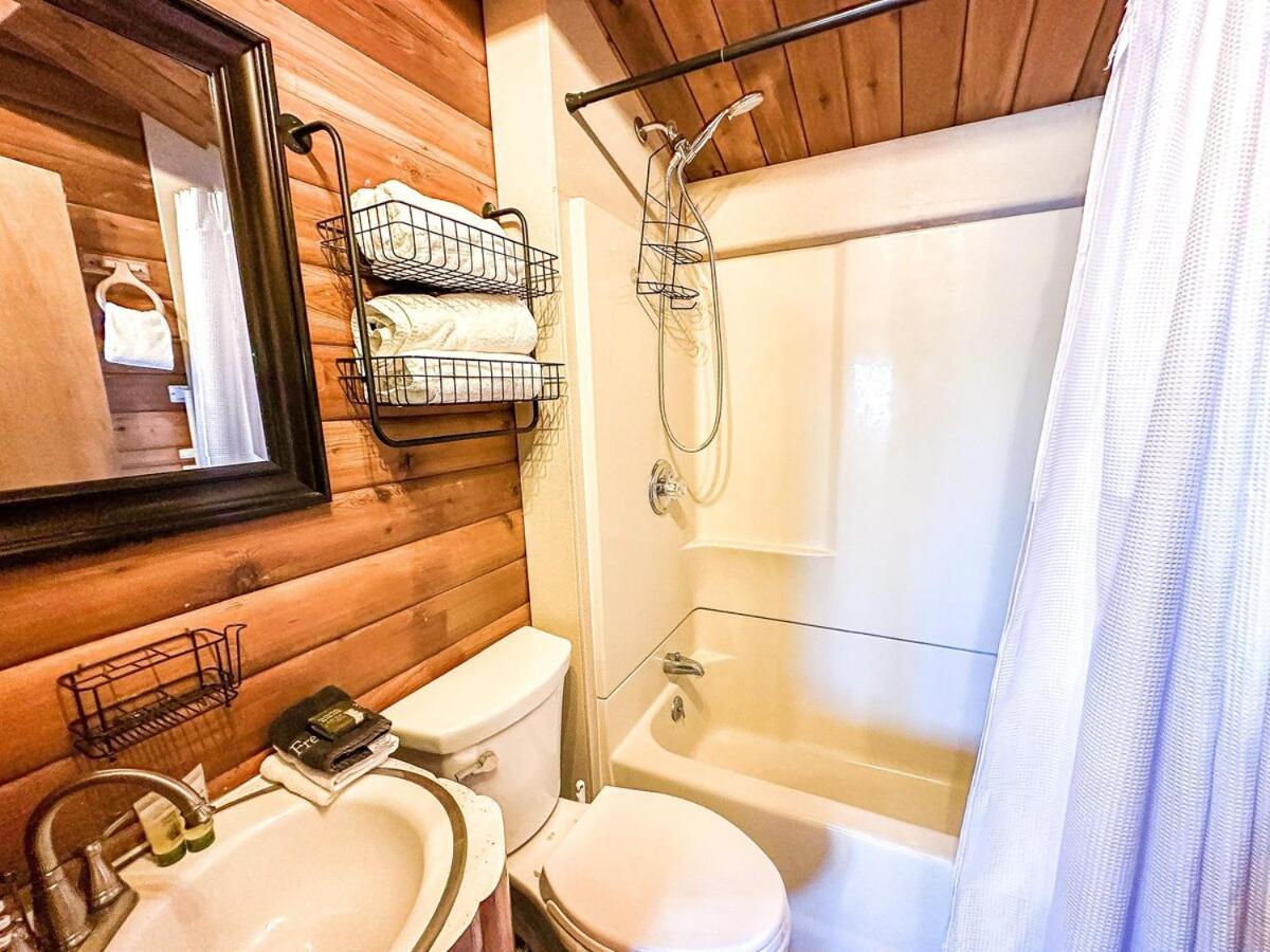 Village Vibes Deck And Bbq Duck Creek Village Экстерьер фото